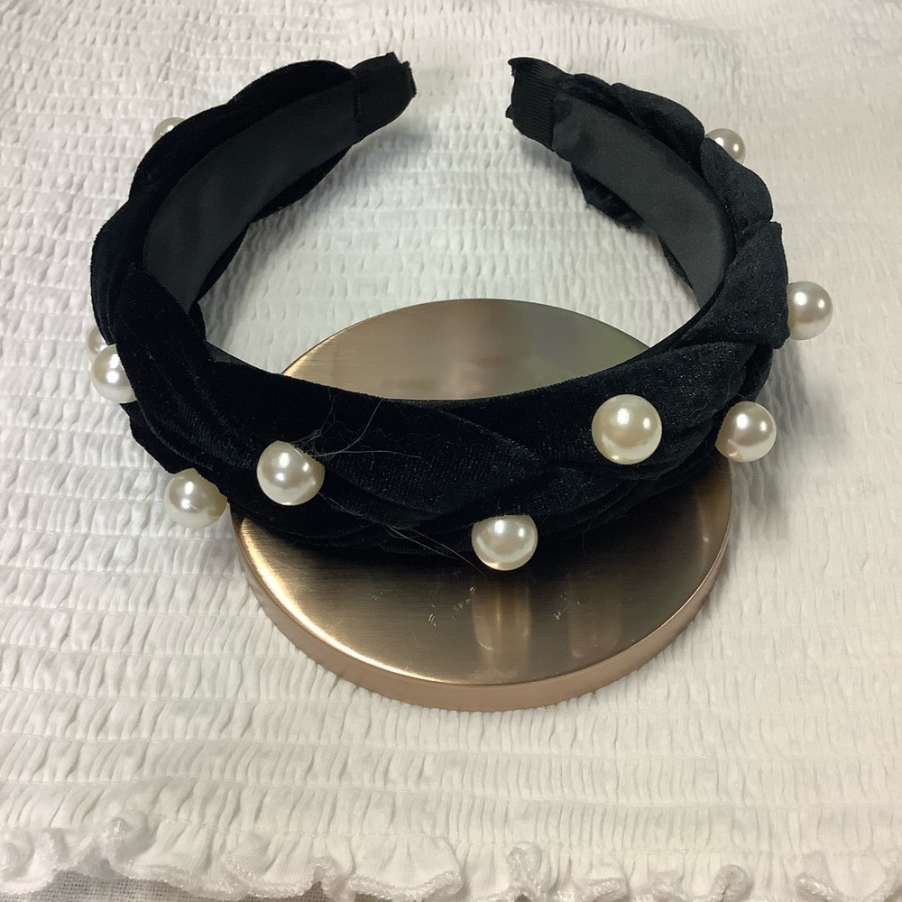 🌼 Braided style headband with faux pearl accent NWOT